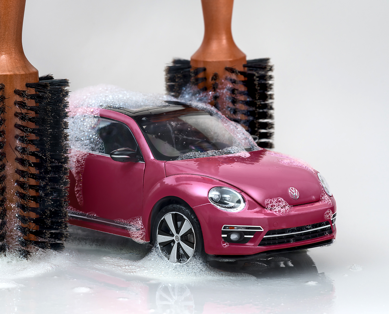 Fotografía creativa para contenido digital de Volkswagen con Beetle Pink.